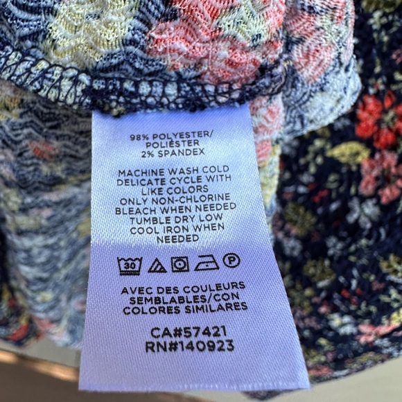 LOFT floral top EUC Size Large - Picture 7 of 7